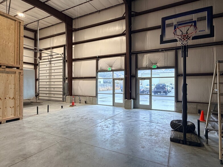 More Photos Of 995 S Main St, Smithfield Industrial For Lease