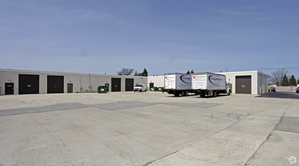 More Photos Of 3540 N 126th St, Brookfield Light Distribution For Lease