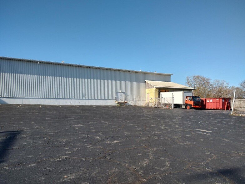 More Photos Of 960 French Rd, Cheektowaga Light Distribution For Sale