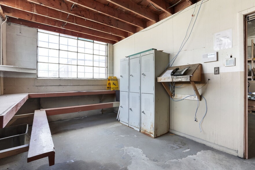 More Photos Of 2591 Harrison Rd, Columbus Warehouse For Sale