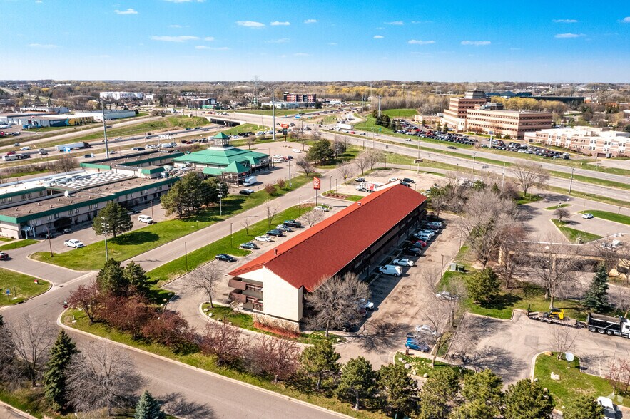 More Photos Of 2600 N Annapolis Ln, Plymouth Hotel For Sale