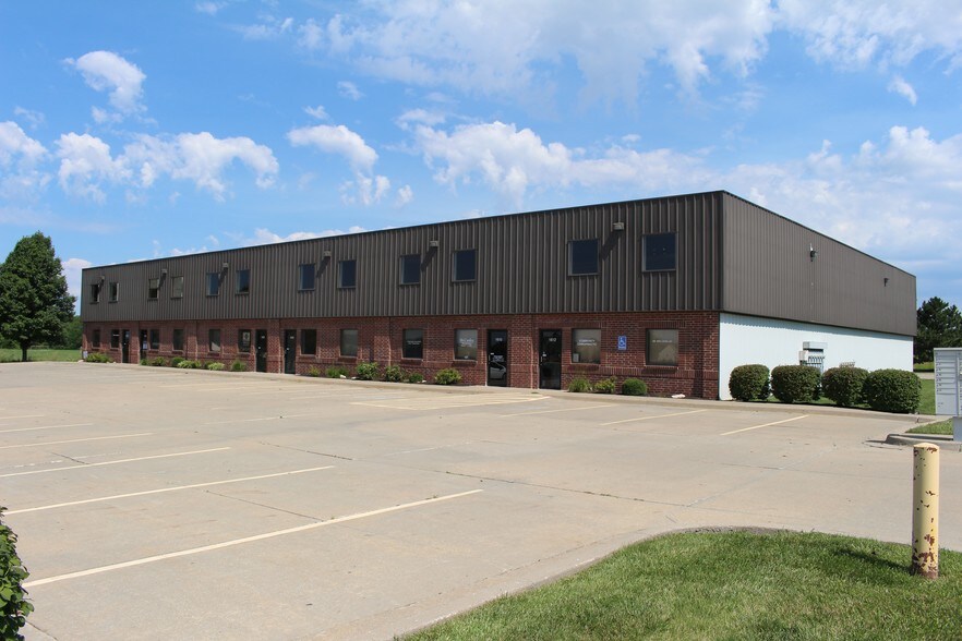 More Photos Of 1602-1612 Industrial Park Dr, Paola Warehouse For Lease