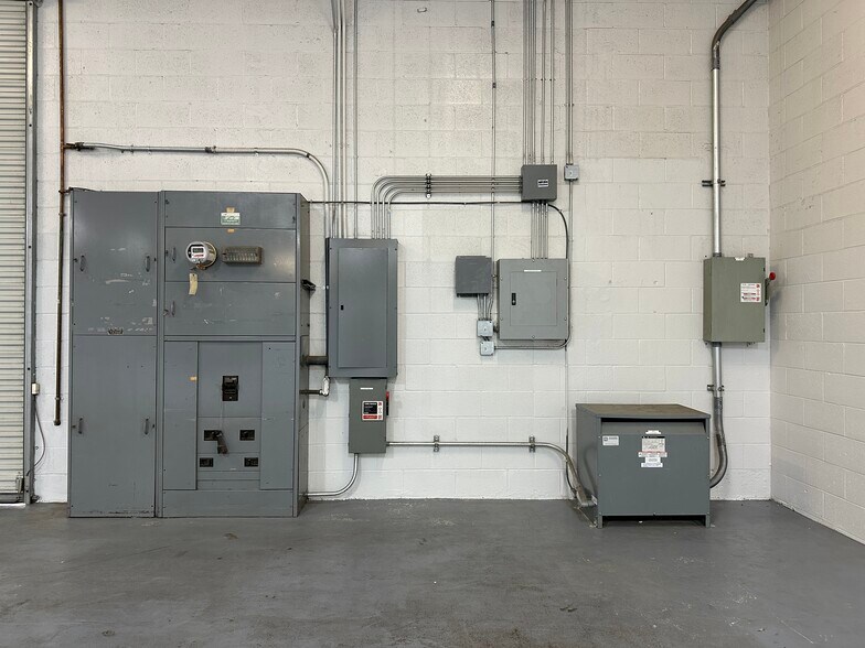 More Photos Of 20821 Dearborn St, Chatsworth Warehouse For Sale