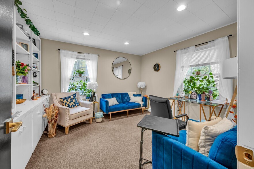 More Photos Of 172 Mount Pleasant Rd, Newtown Medical For Lease