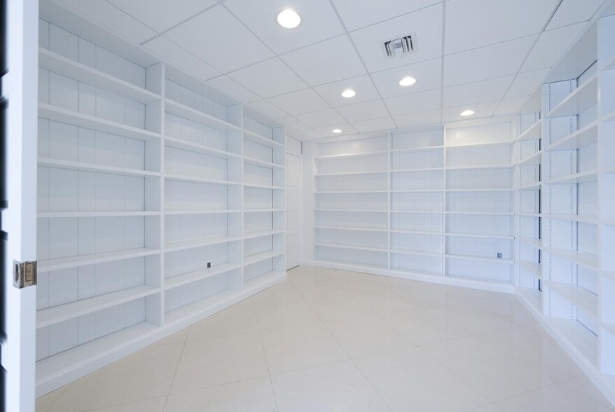 More Photos Of 721 Us Highway 1, North Palm Beach Office For Sale