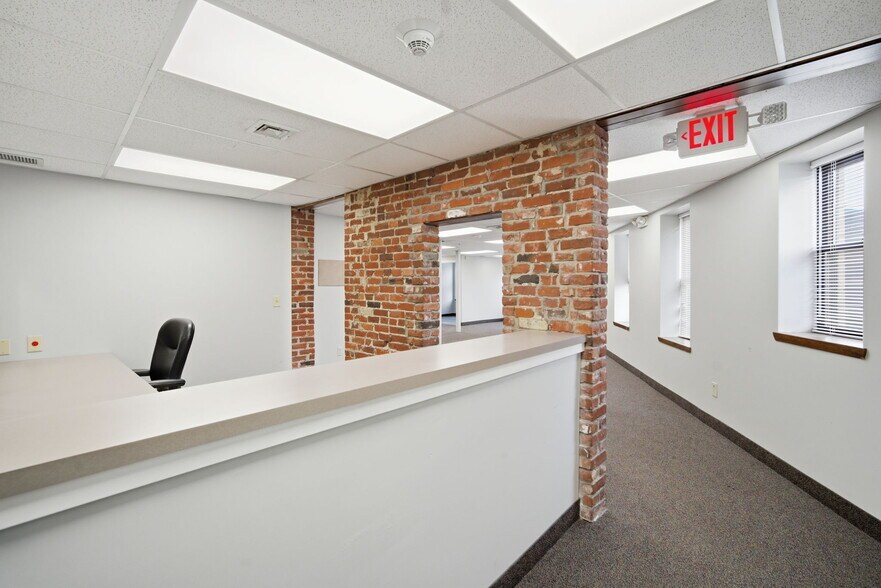 More Photos Of 222 Carew St, Springfield Medical For Lease