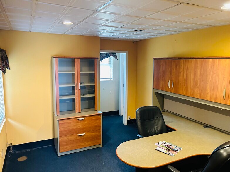 More Photos Of 23 Skillman St, Roslyn Flex For Lease