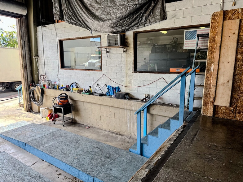 More Photos Of 2312 Kamehameha Hwy, Honolulu Warehouse For Lease