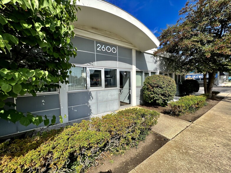 More Photos Of 2600 Gross Point Rd, Evanston Loft Creative Space For Sale