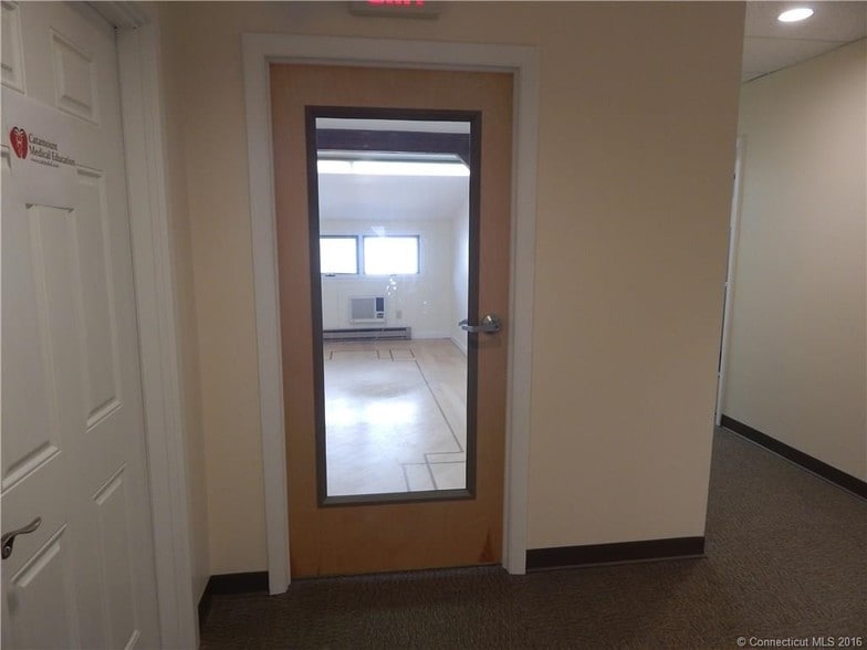 More Photos Of 189-191 Middlesex Ave, Chester Storefront Retail Office For Lease