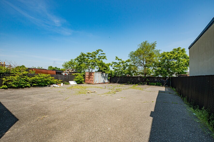 More Photos Of 71 Gazza Blvd, Farmingdale Office For Lease