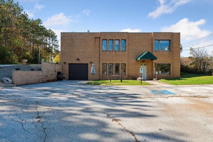 More Photos Of 3333 Brecksville Rd, Richfield Office For Sale