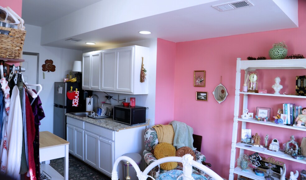 More Photos Of 431-433 Old York Rd, Jenkintown Office For Sale