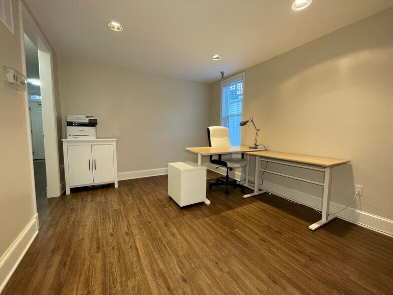 More Photos Of 123 N Henry St, Alexandria Office For Lease