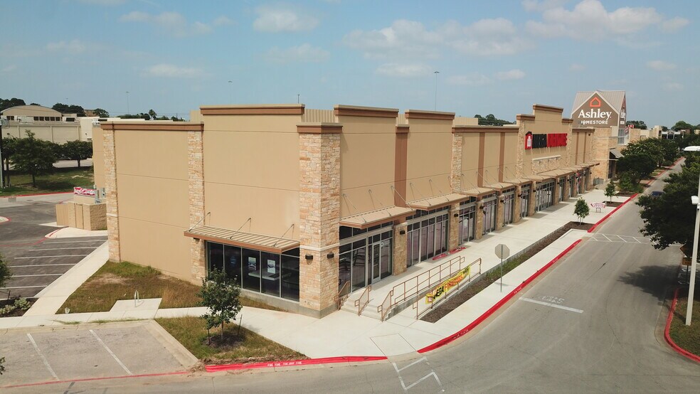 More Photos Of 9900 S Interstate 35, Austin Freestanding For Lease