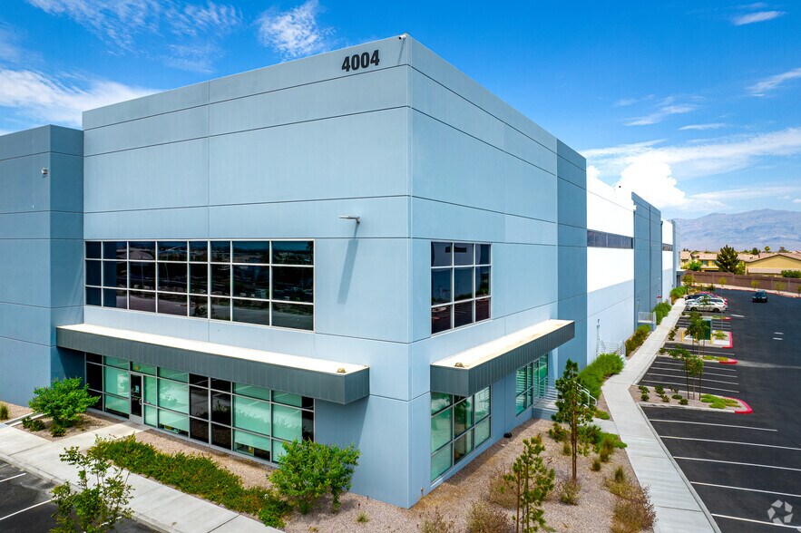 More Photos Of 4004 W Cheyenne Ave, North Las Vegas Industrial For Sale
