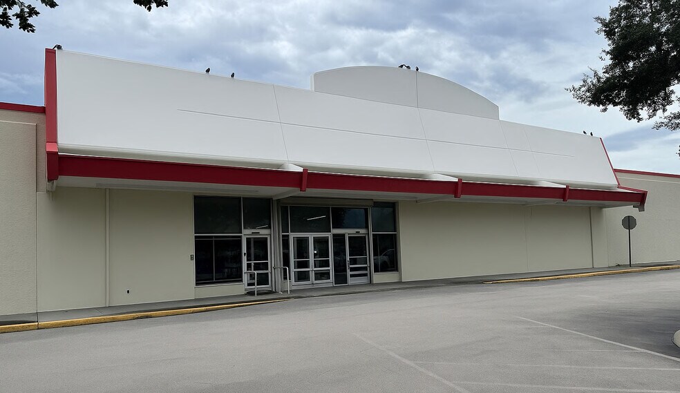 More Photos Of 1501-1601 US Highway 1, Vero Beach Department Store For Lease