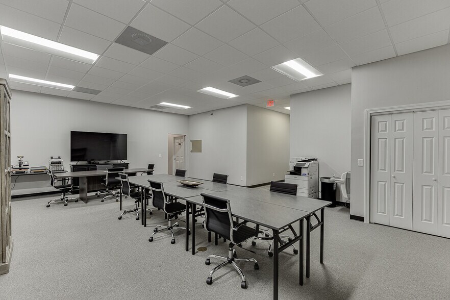 More Photos Of 6105 Atlanta Hwy, Flowery Branch Office For Lease