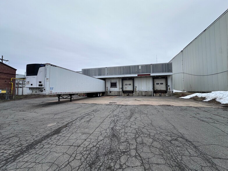 More Photos Of 607 Phillips St, Fulton Warehouse For Sale