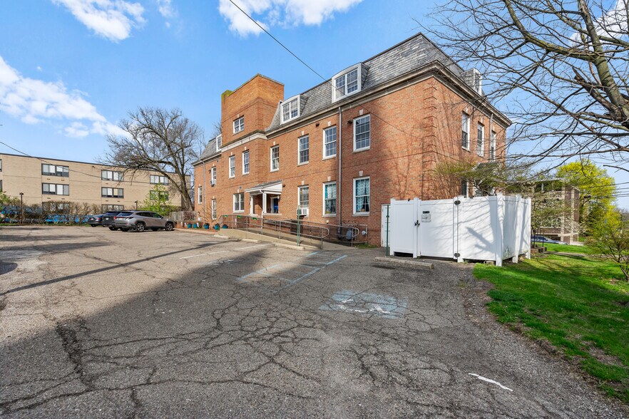 More Photos Of 5618 Kentucky Ave, Pittsburgh Medical For Sale