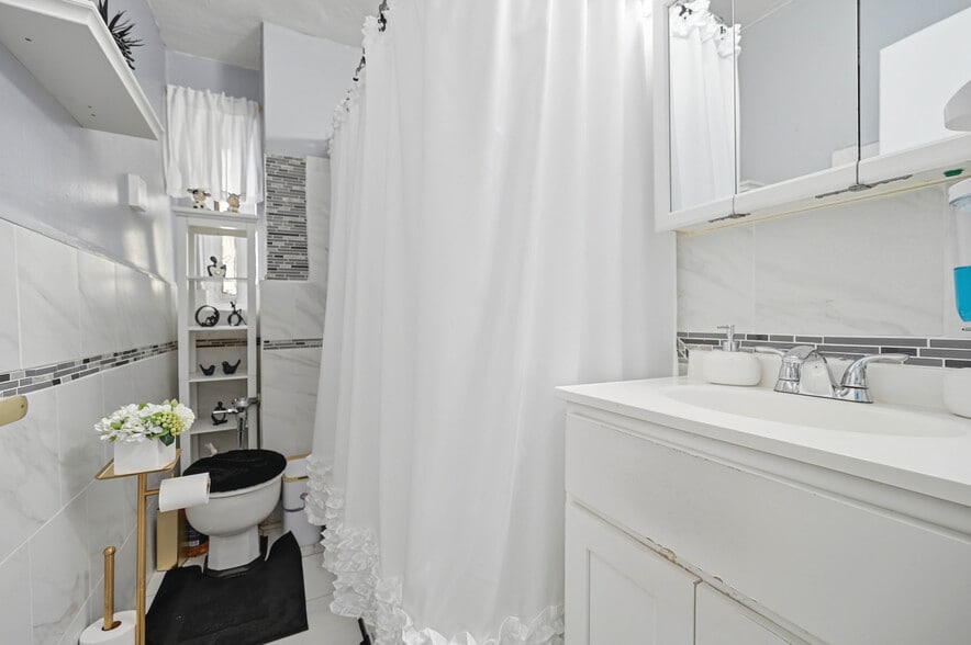 More Photos Of 2310 Creston Ave, Bronx Apartments For Sale