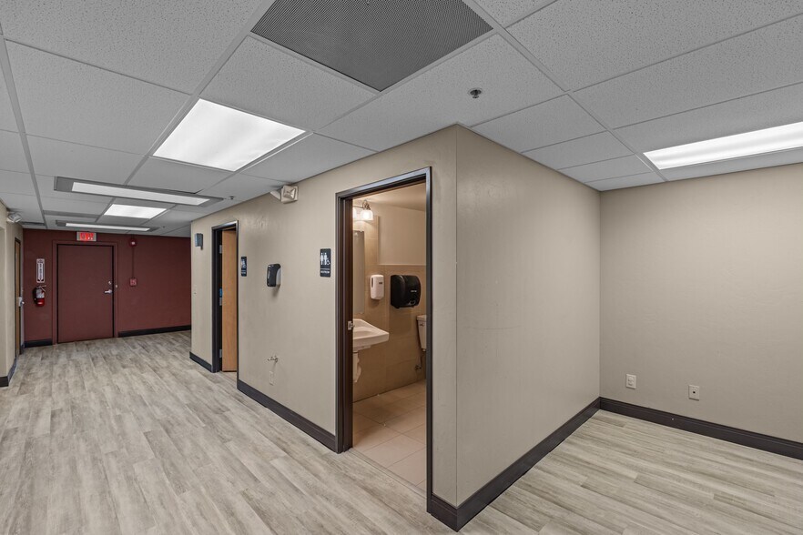 More Photos Of 502 N Silverbell Rd, Tucson Rehabilitation Center For Lease