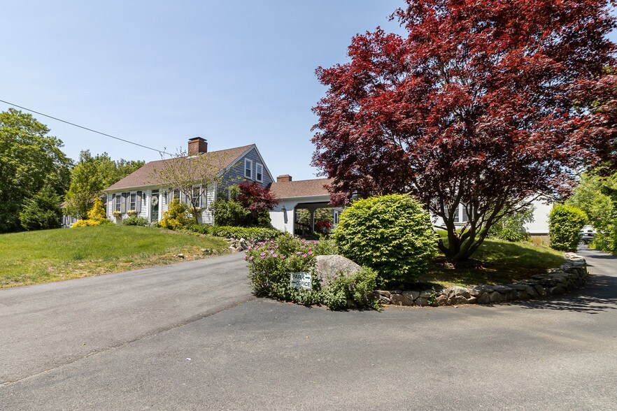 More Photos Of 2504 Main St, West Barnstable Hotel For Sale