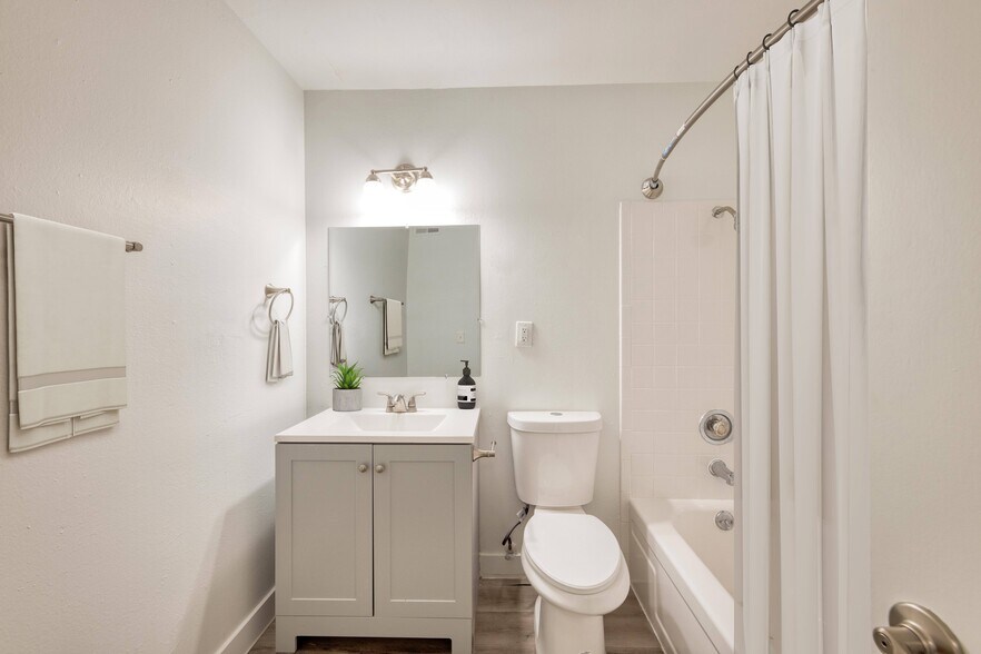 More Photos Of 3220 Watt Ave, Sacramento Apartments For Sale
