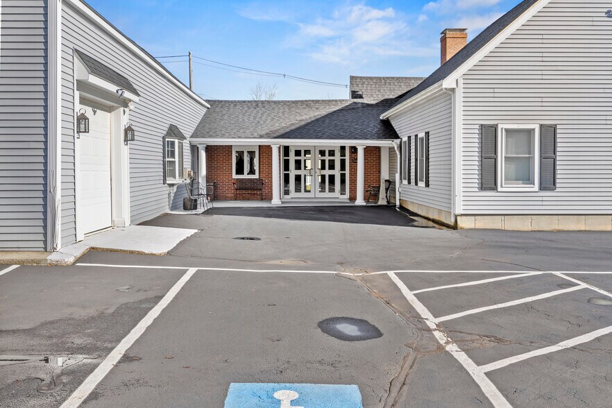 More Photos Of 4 W Washington St, Hanson Office For Sale