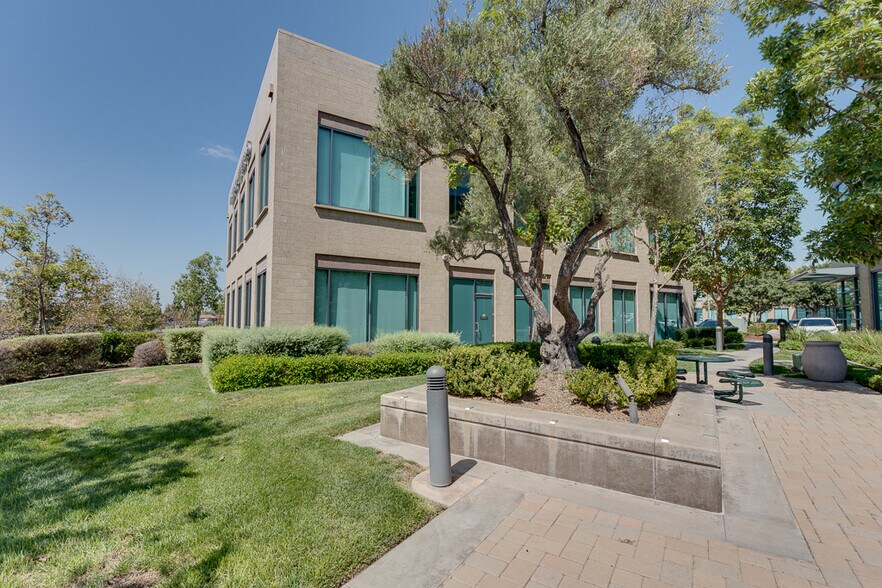 More Photos Of 830 Roosevelt Ave, Irvine Office For Sale