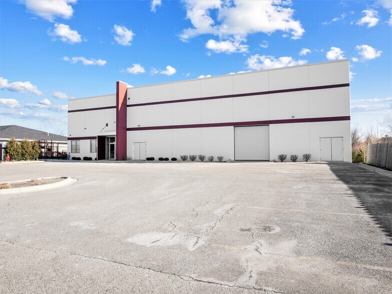 More Photos Of 26705 W Commerce Dr, Volo Health Club For Lease