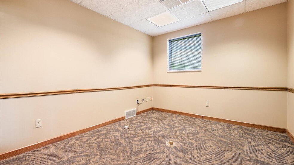 More Photos Of 2810 Maysville Pike, Zanesville Bank For Sale