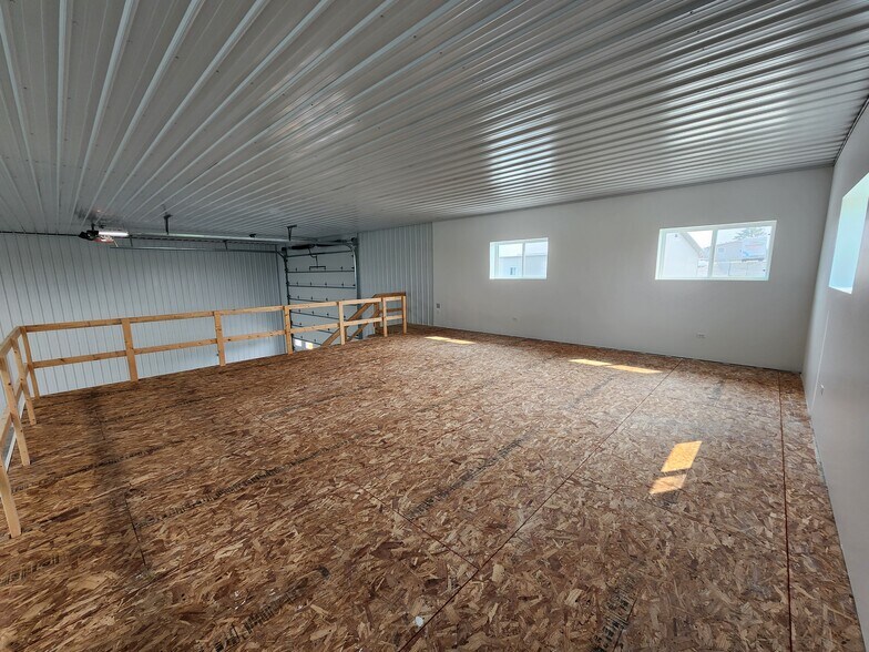 More Photos Of 9663 230th Ave, Anamosa Warehouse For Lease