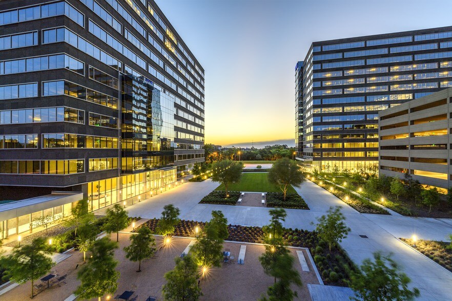 More Photos Of 15375 Memorial Dr, Houston Office For Lease