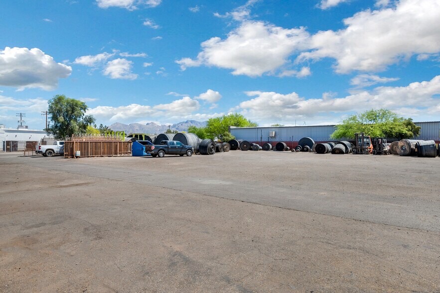 More Photos Of 2023 W Price St, Tucson Manufacturing For Sale