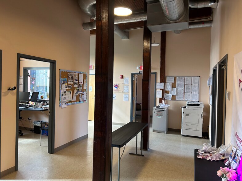 More Photos Of 306 Race St, Holyoke Medical For Lease