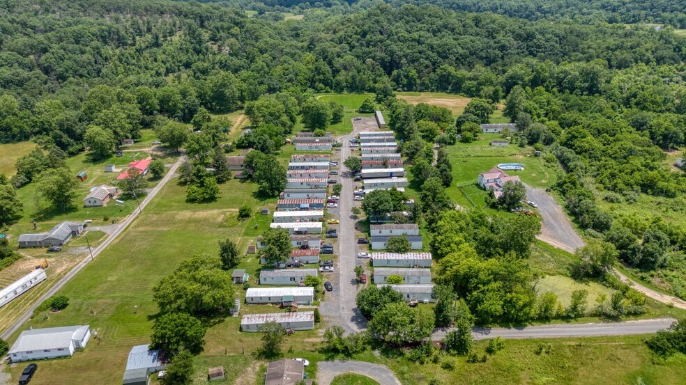 More Photos Of English Walnut Lane, Springfield Manufactured Housing Mobile Home Park For Sale