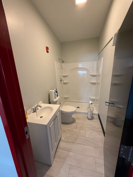 More Photos Of 586 Pleasant St, Watertown Flex For Sale