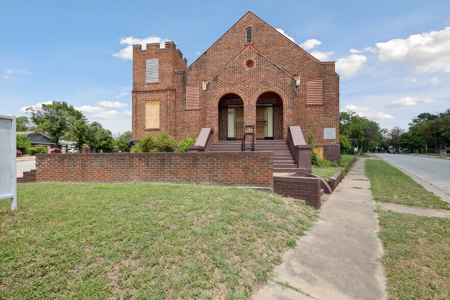 More Photos Of 3428 Littlejohn Ave, Fort Worth Religious Facility For Sale
