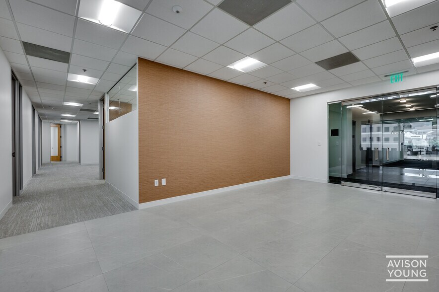 More Photos Of 3800 Maple Ave, Dallas Office For Lease