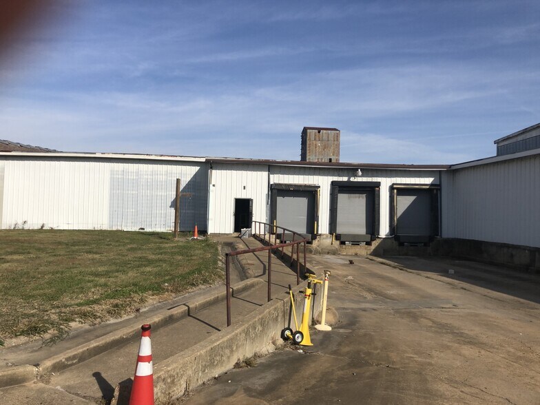 More Photos Of 1001 Ohlendorf Rd, Osceola Manufacturing For Lease