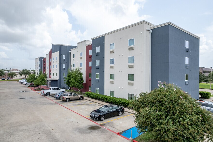 Primary Photo Of 1250 S 13th St, La Porte Hotel For Sale