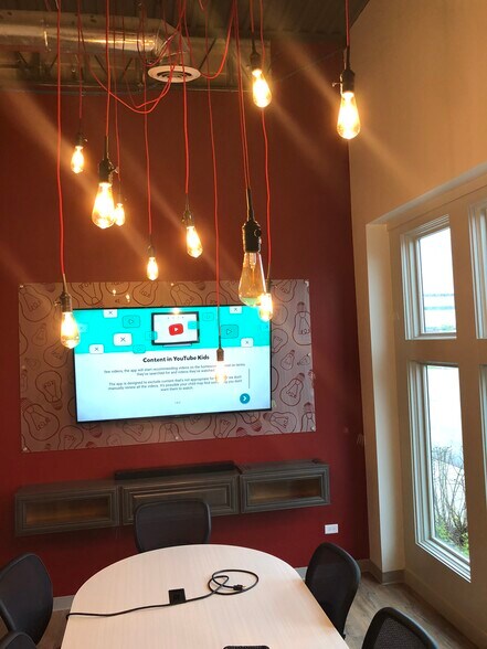 More Photos Of 1340 Enterprise Dr, Romeoville Light Distribution For Sale