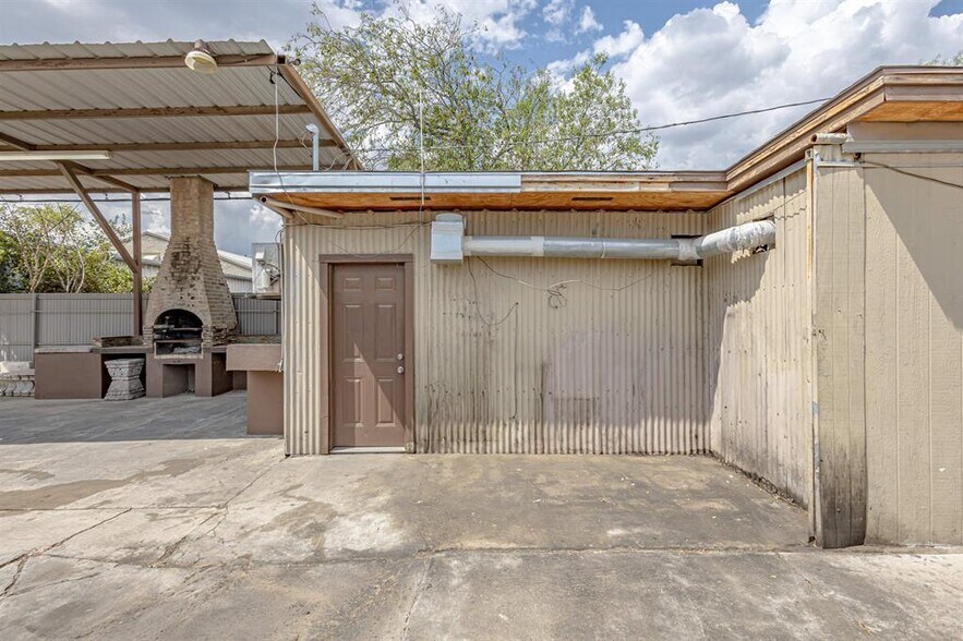 More Photos Of 603 N Loring Ave, Laredo General Retail For Lease