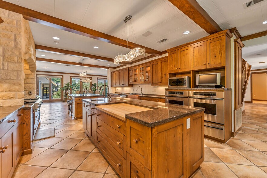 More Photos Of 43 Pool Rd, Richards Specialty For Sale
