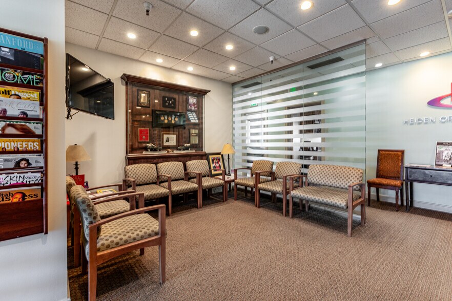 More Photos Of 2200 Park Ave, Park City Office For Lease