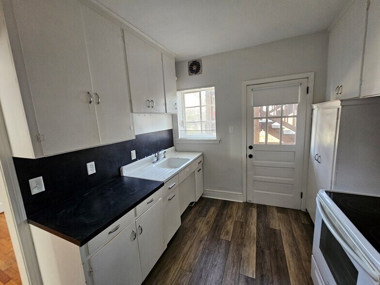 More Photos Of 101 Marshall Ter, Danville Apartments For Sale