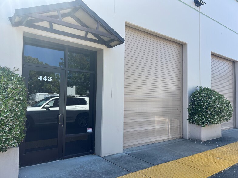 More Photos Of 401-457 Gateway Rd, Napa Warehouse For Lease