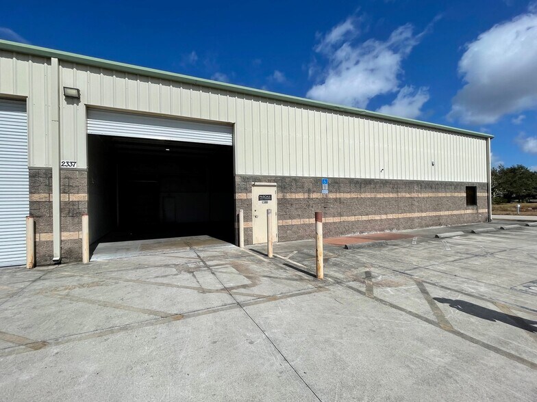More Photos Of 2337-2341 72nd Dr E, Sarasota Warehouse For Lease
