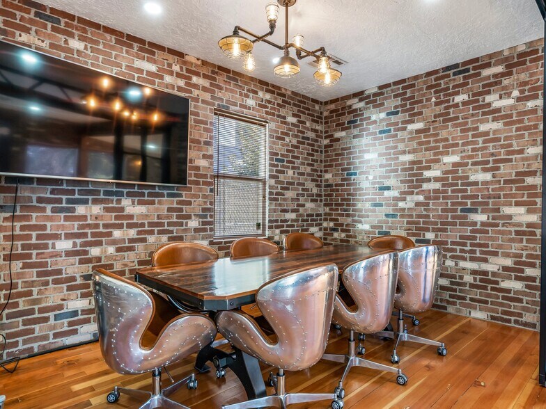 More Photos Of 2917 Washington St, Vancouver Storefront Retail Office For Sale